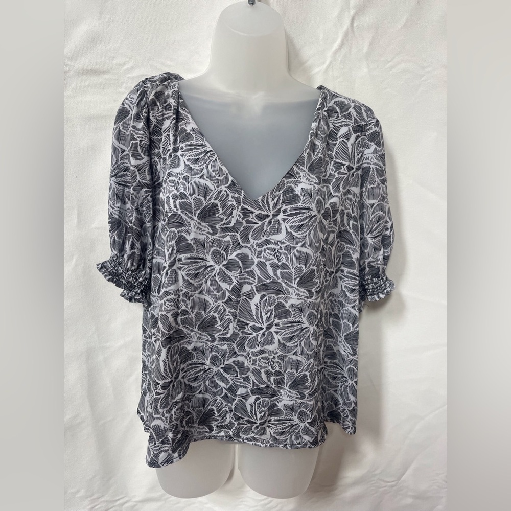 EVEREVE v-neck blouse